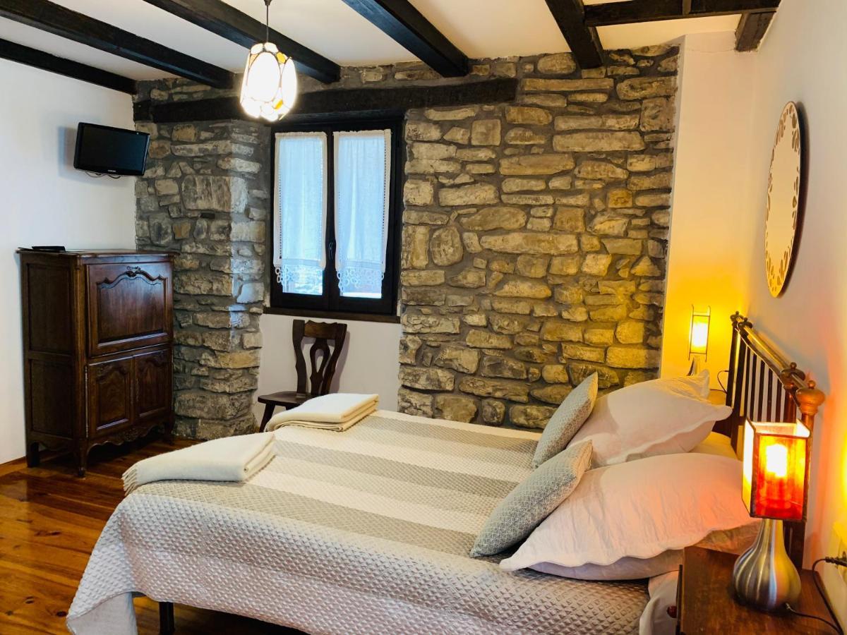 Argonz Etxea Hotel Urzainqui Екстериор снимка